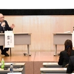 対談する三木谷浩史氏（右）と藤澤正人学長＝神戸市灘区六甲台町１（撮影・坂井萌香）