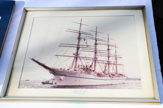 １９８４年に初めて日本丸が神戸港に寄港した際の写真＝神戸市中央区新港町