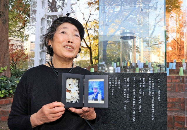 「１・１７ＫＯＢＥに灯りをｉｎながた」の実行委員長だった和田幹司さんの妻俊江さん＝神戸市中央区加納町６（撮影・鈴木雅之）