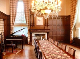 プライベートコンサートに貸し出される「旧乾邸」の１階ゲストルーム＝神戸市東灘区住吉山手５（同市提供）