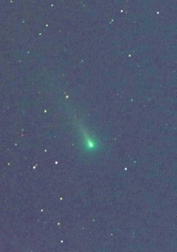 神戸の空に現れた「レナード彗星」＝１２月５日早朝（田村竜一さん撮影）