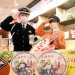 交通安全を呼び掛けるオリジナルパッケージのプリン＝神戸市中央区北野町３