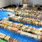 市民から寄せられた児童書＝神戸市内（同市提供）