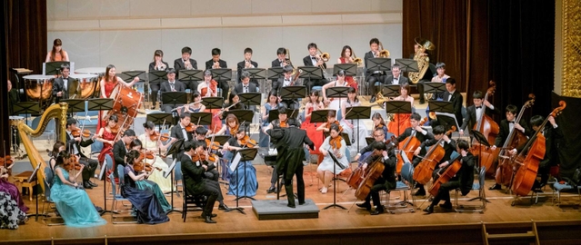約５０人の団員がいるシュタール・フィルハーモニー管弦楽団（同楽団提供）