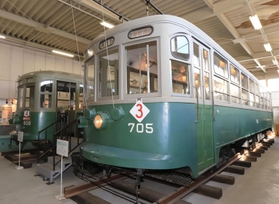 市民の足として活躍したかつての神戸市電。市営地下鉄の名谷車両基地で保存されている＝神戸市須磨区
