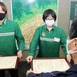 詐欺被害防いだコンビニ店員２人に署長感謝状