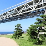 明石海峡大橋が開通し、整備された舞子＝神戸市垂水区東舞子町、舞子公園
