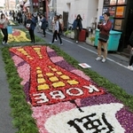 ２０１９年４月に開かれたインフィオラータ。今年は３年ぶりの開催となる＝神戸市中央区元町通１