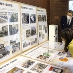 震災の被害の大きさを伝えるパネル展示＝神戸市中央区中山手通２、生田署