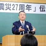 語り部として、阪神・淡路大震災当時の経験を語る長田署員＝神戸市長田区北町３、長田署