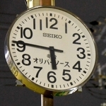 オリバーソースが設置した時計塔。この地に根ざした歴史と阪神・淡路大震災の被害の大きさを今に伝えている＝神戸市兵庫区松本通３