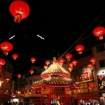 春節祭に合わせてつるされた中国提灯（ちょうちん）＝神戸市中央区元町通１