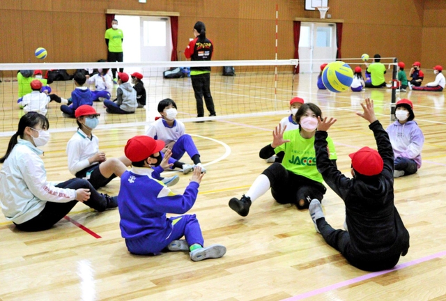 シッティングバレー女子日本代表 神戸 灘の浜小児童と交流 神戸 神戸新聞next
