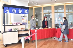 西区役所の新庁舎３階にオープンした多目的スペース＝神戸市西区糀台５