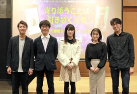 人権啓発動画を作った甲南大生たち＝神戸市東灘区岡本８、甲南大学