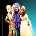 腹話術グランプリの出場者＝神戸市兵庫区新開地５