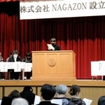 設立総会で登壇した三浦和也さん＝神戸市長田区池田谷町２、長田商業高校