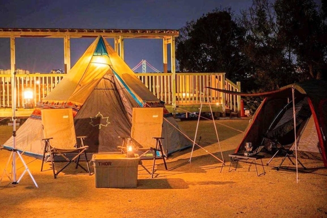 キャンプサイトには展望台を併設。眺望も魅力の一つだ＝神戸市垂水区下畑町（正木真一郎さん提供）