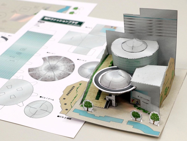 神戸市東灘区が制作、配布している「神戸ファッションプラザ」のペーパークラフト＝同区役所