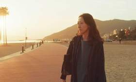 「三度目の、正直」の一場面（（Ｃ）２０２１　ＮＥＯＰＡ　ｉｎｃ．）