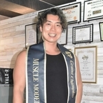 ベストボディ・ジャパンで２連覇を果たした岡崎卓也さん。現在は大会時より１０キロは増えたという＝神戸市中央区北長挟通３