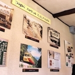 代々の車両などを紹介するパネル展＝神戸市灘区高羽西山