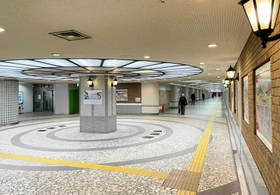 緊急一時避難施設に指定された三宮中央通り地下通路＝神戸市中央区三宮町１