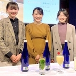 環を使ったＳＡＫＥカクテルコンテストに参加した（左から）佐竹桃香さん、藤田真帆さん、奥野菜々子さん＝神戸市東灘区御影塚町１