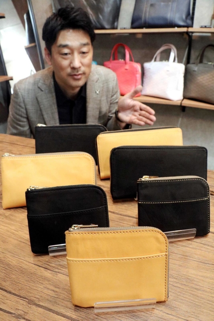 高級志向の新ブランド「神戸カーフ１８８５」を立ち上げた徳永物産の徳永尚三社長＝神戸市中央区三宮町３