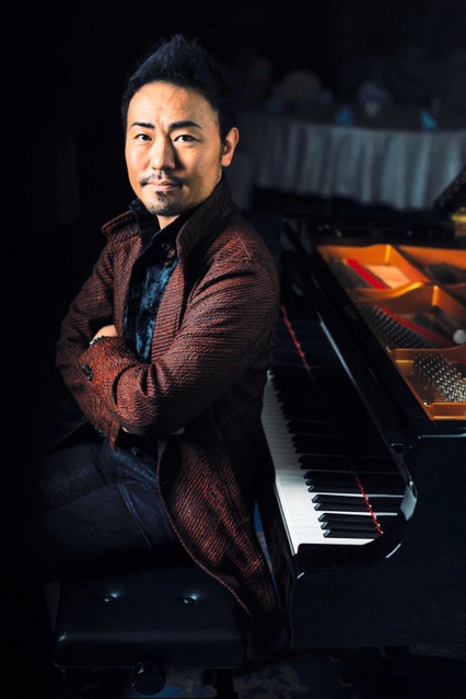 審査員を務めるピアニストの西川悟平さん（西川悟平サポーターズクラブ提供）