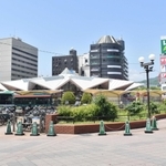 駐輪場の不足や動線に課題があるＪＲ神戸駅前＝神戸市中央区相生町３