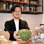 栗マロンカボチャの専門店を経営する、佐藤一さん＝神戸市東灘区御影郡家１ 