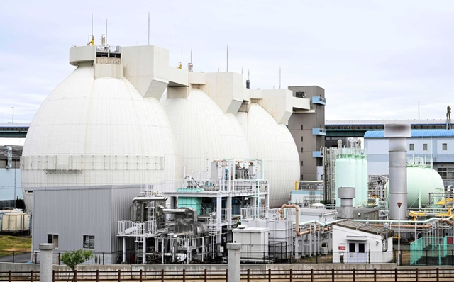見学時に紹介される消化タンク。下水から毎日６千世帯分のバイオガスを作る＝神戸市東灘区魚崎南町２、東水環境センター