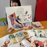 在住外国人などから聞き取った子守歌が紹介された絵本＝神戸市長田区久保町６