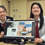 ヤングケアラーの啓発動画を制作した葺合高校３年の浜田彩華さん（左）と前出汐那さん＝神戸市中央区野崎通１