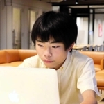 プログラミングを習得して「新しい世界が開けた」と話す中学３年の大橋蓮さん＝神戸市中央区加納町４、アンカー神戸