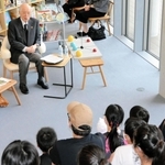 読書の大切さや科学を学ぶ意味について話す野依良治さん＝神戸市中央区加納町６