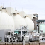 見学時に紹介される消化タンク。下水から毎日６千世帯分のバイオガスを作る＝神戸市東灘区魚崎南町２、東水環境センター
