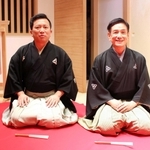 口上に出演した（左から）桂吉弥さん、米団治さん＝神戸新開地・喜楽館