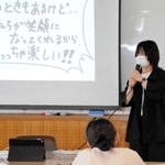 １５歳で起業し、高校生と社長を両立している想空さん＝兵庫区文化センター
