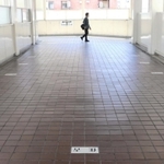 神戸線は「住吉」で折り返して西の「須磨」まで各駅表示。ただし、１９９６年以降にできた「甲南山手」と「さくら夙川」はない＝ＪＲ住吉駅前