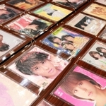 懐かしい昭和アイドルの作品もずらり＝神戸市東灘区向洋町中６、神戸ファッションマート