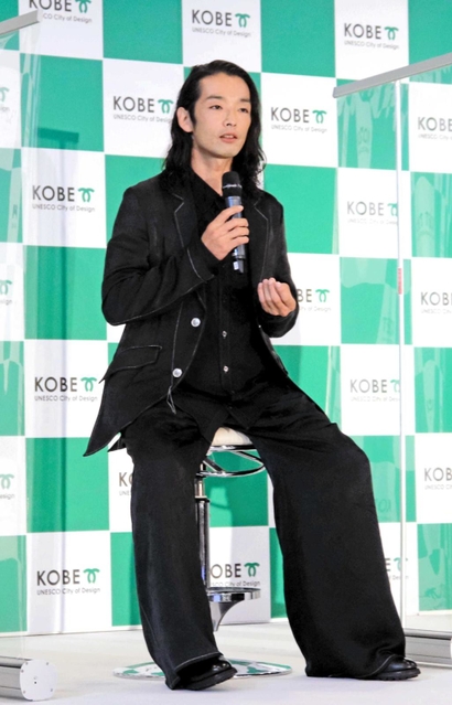 「アーティストの視点や感性が新しい価値観を生み出す」と狙いを語る森山未来さん＝神戸市中央区小野浜町１