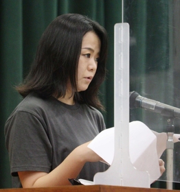 経験を振り返る島田由佳さん＝神戸工業高校