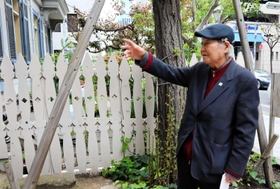居留地研究の第一人者、神木哲男さん＝神戸市中央区浪花町