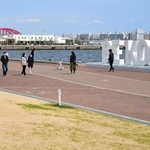 分散型花火イベントの観覧場所となるメリケンパーク＝神戸市中央区波止場町