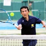 テニスの４０歳以上の日本ランキングで１位になった大崎浩さん＝神戸市西区岩岡町