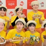 ランナー向けにチーズを使ったレシピを考案した神戸学院大生＝神戸学院大学有瀬キャンパス