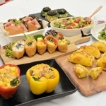 約２００点の案から選ばれた８点＝神戸学院大学有瀬キャンパス