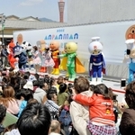 神戸アンパンマンこどもミュージアム＆モールがオープン。親子連れでにぎわった＝２０１３年４月